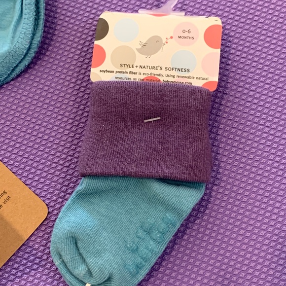 Babysoy Newborn Gift Set - Hat/Sock/Newborn Mittens - 0-6 months - Picture 6 of 10